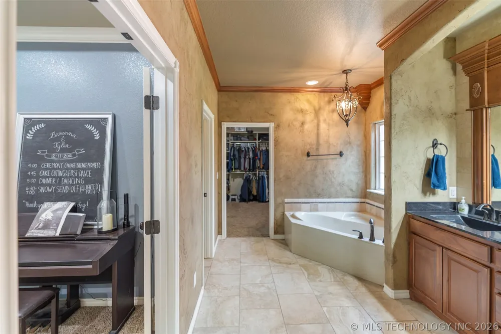 18912 Spring Creek Lane Claremore, OK 74017