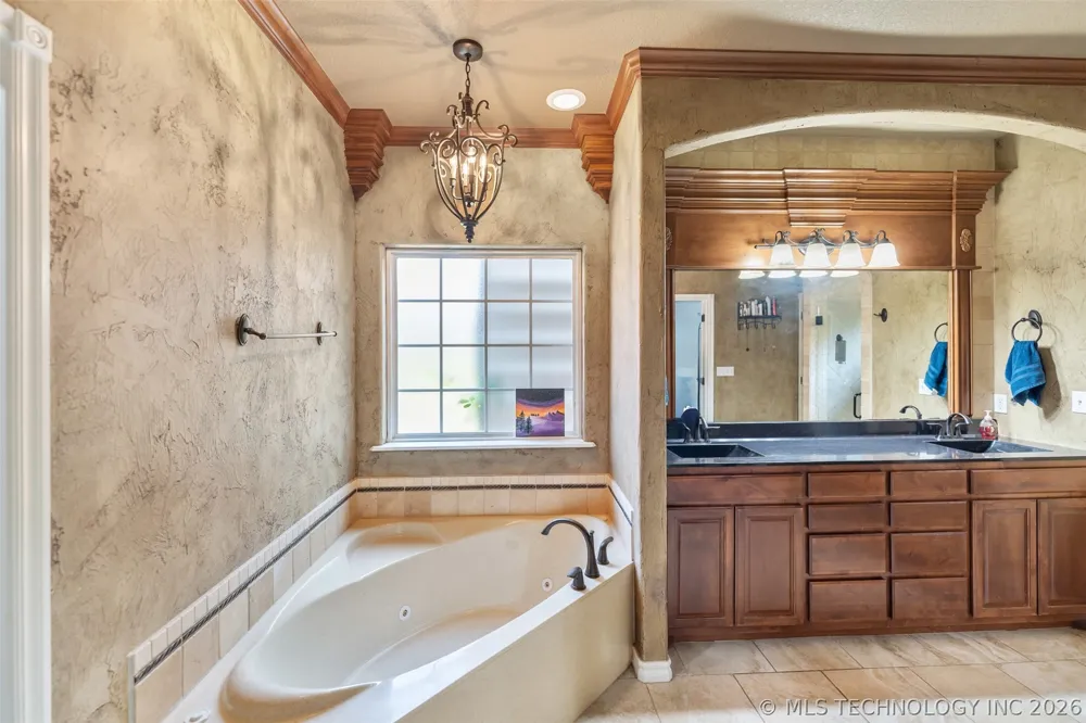 18912 Spring Creek Lane Claremore, OK 74017