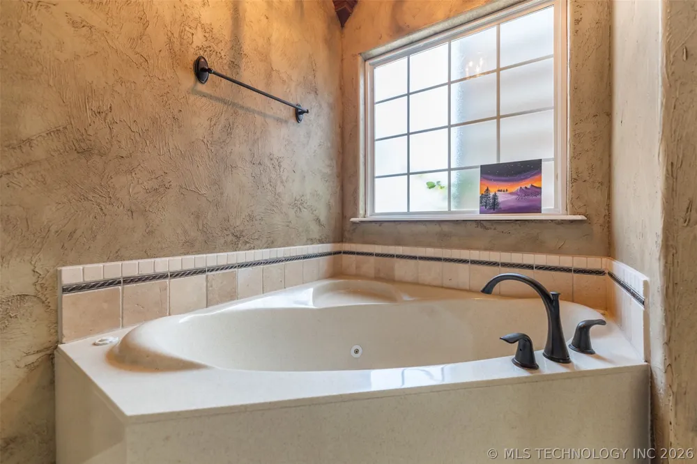 18912 Spring Creek Lane Claremore, OK 74017