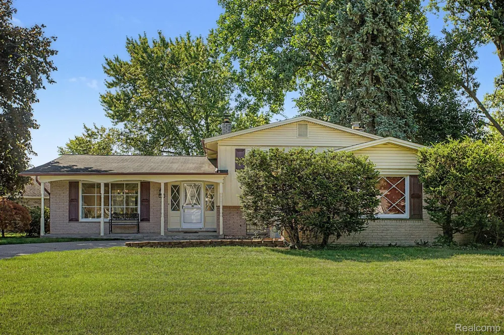20961 Concord Street Southfield City, MI 48076