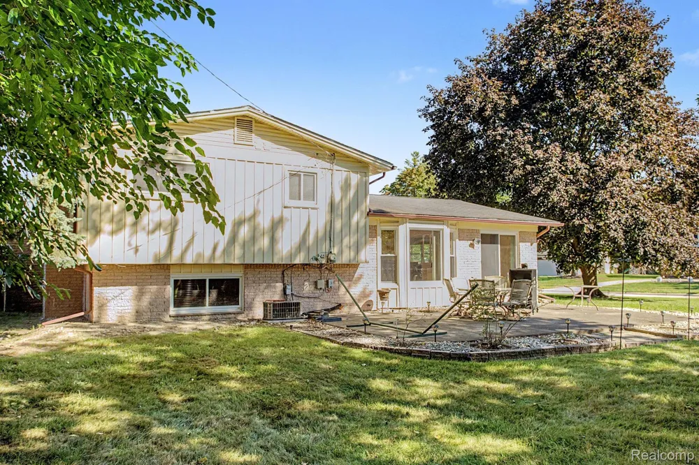 20961 Concord Street Southfield City, MI 48076