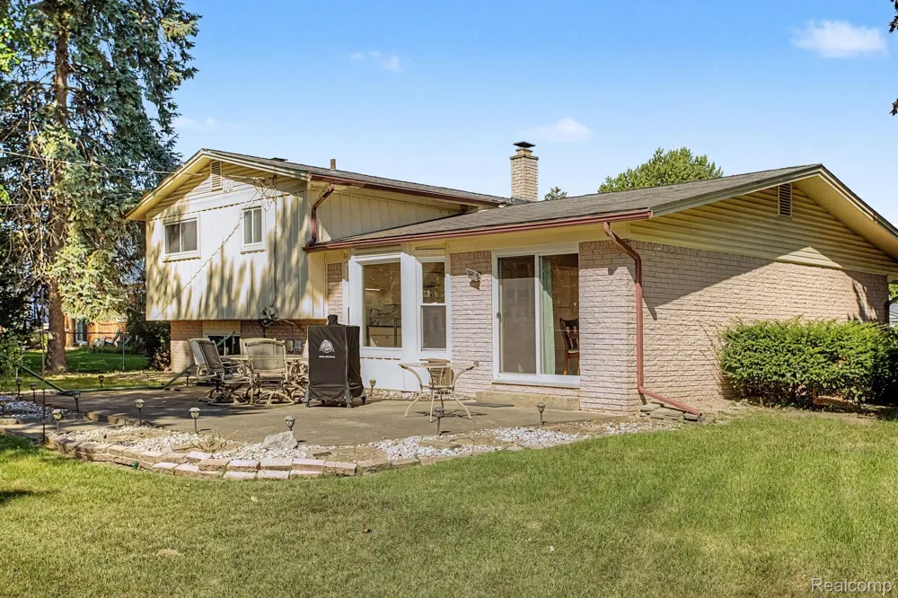 20961 Concord Street Southfield City, MI 48076
