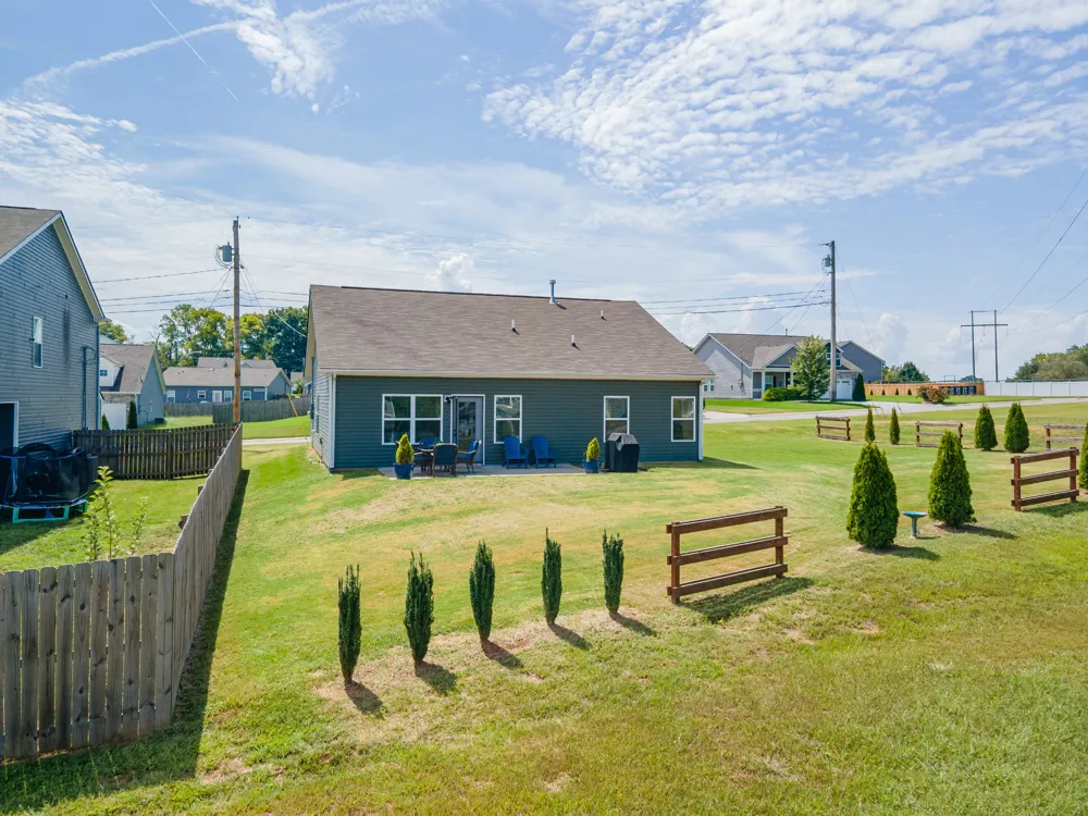 2205 Zeva Cir Columbia, TN 38401