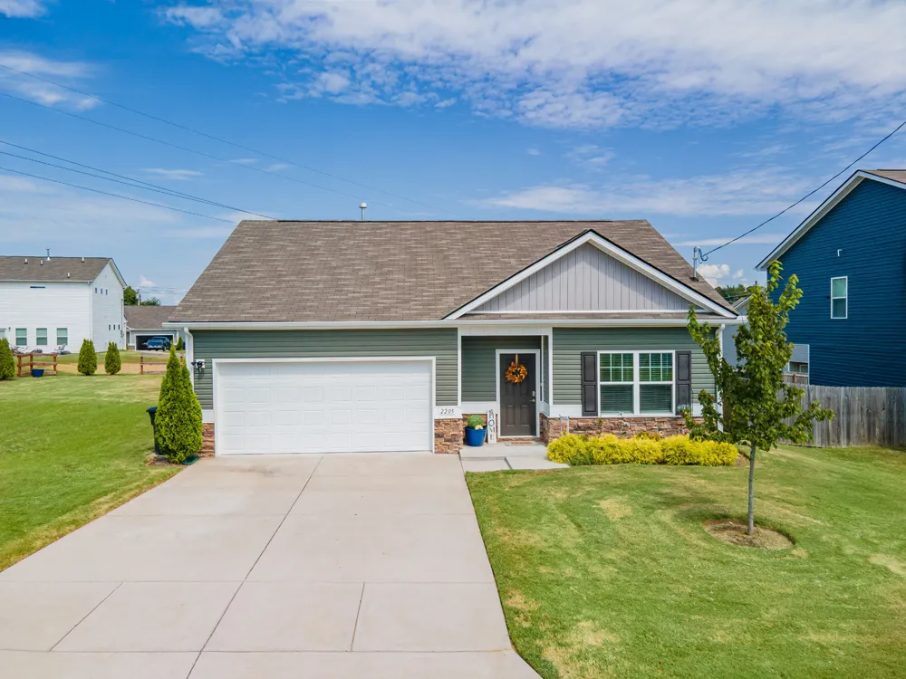 2205 Zeva Cir Columbia, TN 38401