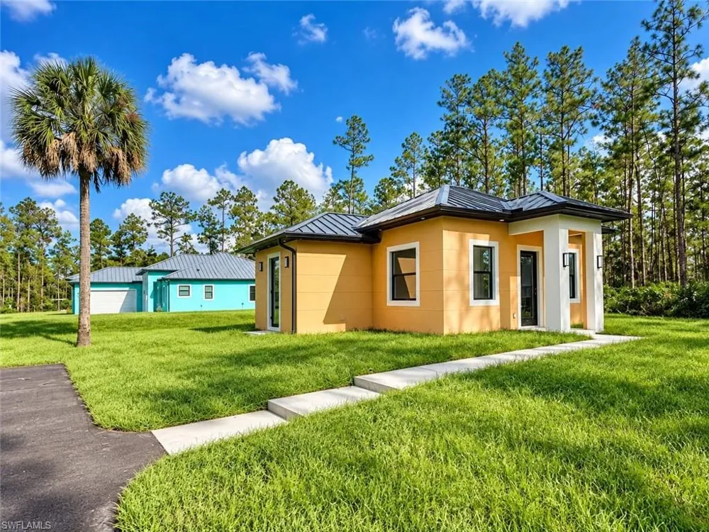 3206 10th Avenue NE Naples, FL 34120