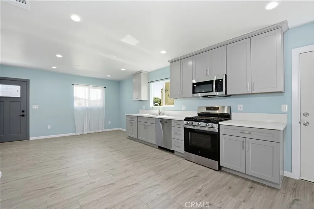 3452 Estrada Los Angeles, CA 90023