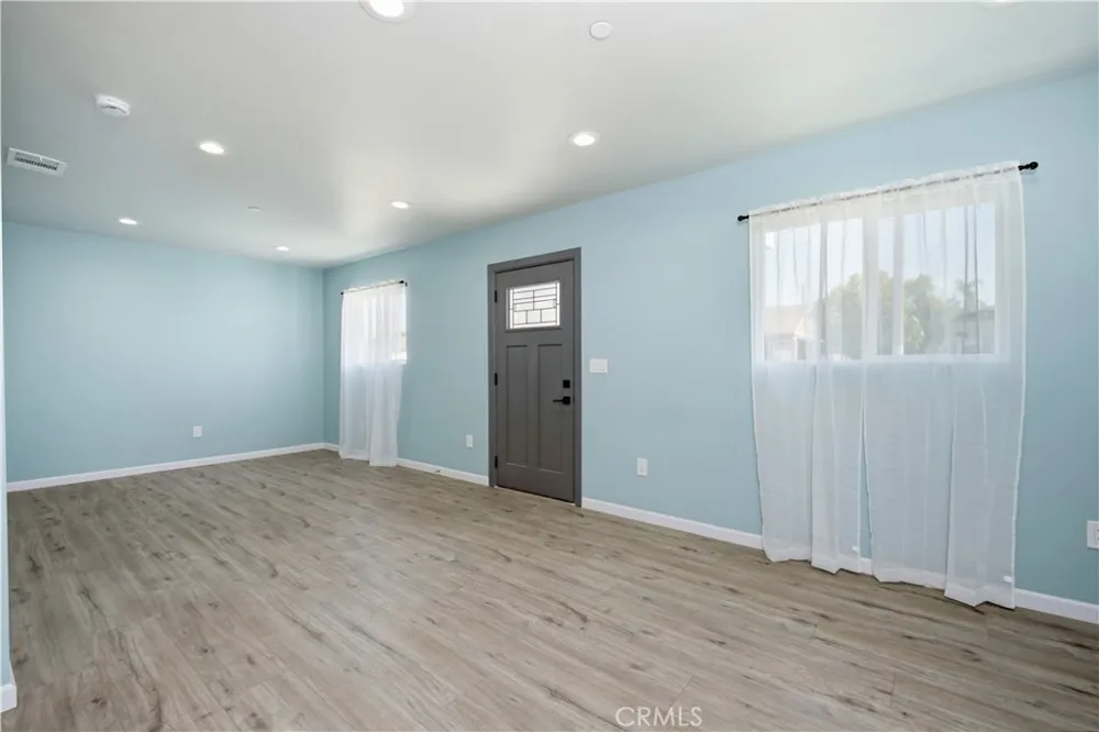 3452 Estrada Los Angeles, CA 90023