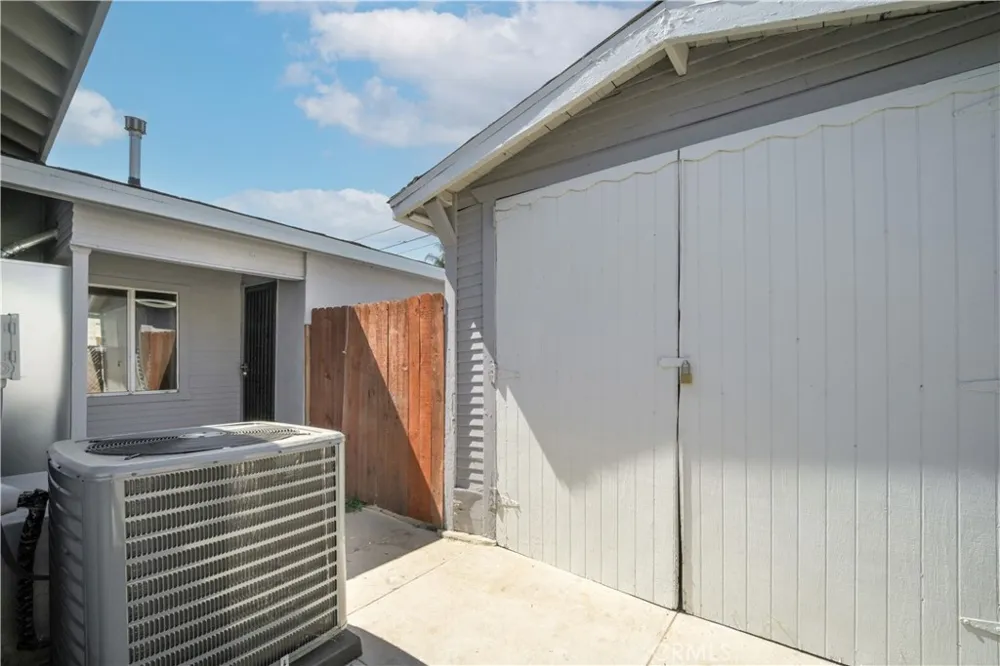 3452 Estrada Los Angeles, CA 90023
