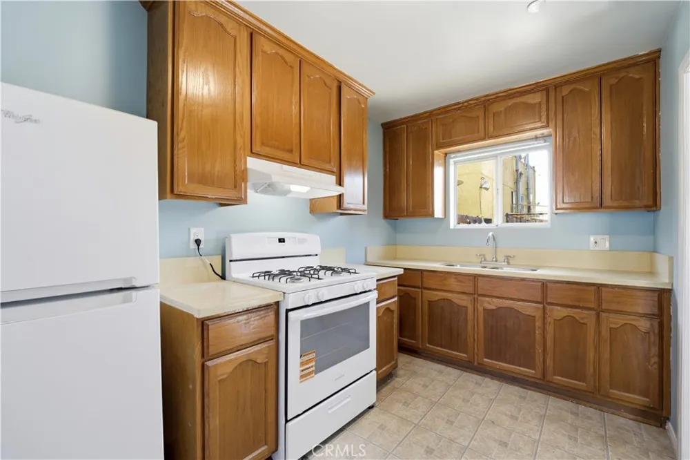 3452 Estrada Los Angeles, CA 90023