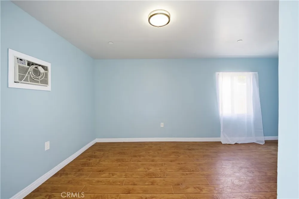 3452 Estrada Los Angeles, CA 90023