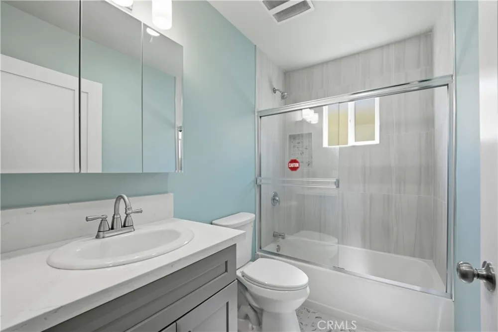 3452 Estrada Los Angeles, CA 90023