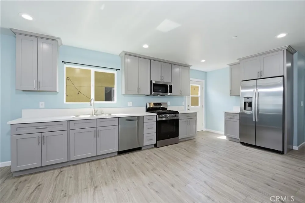 3452 Estrada Los Angeles, CA 90023