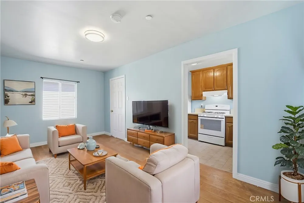3452 Estrada Los Angeles, CA 90023