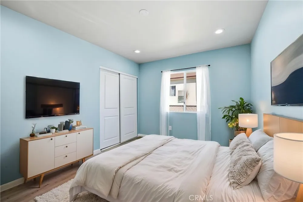 3452 Estrada Los Angeles, CA 90023