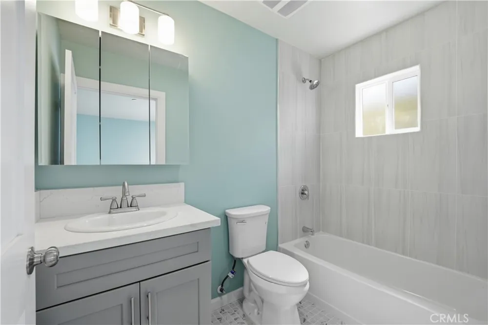3452 Estrada Los Angeles, CA 90023