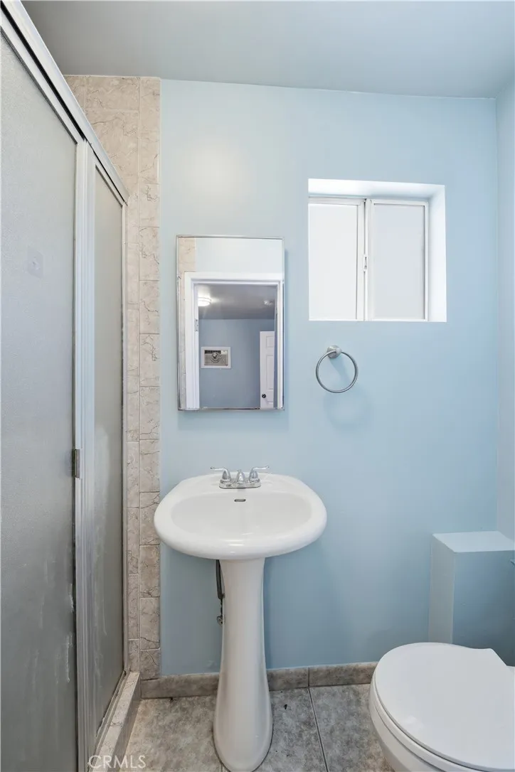 3452 Estrada Los Angeles, CA 90023