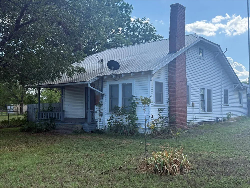 302 S Hogg Street Streetman, TX 75859