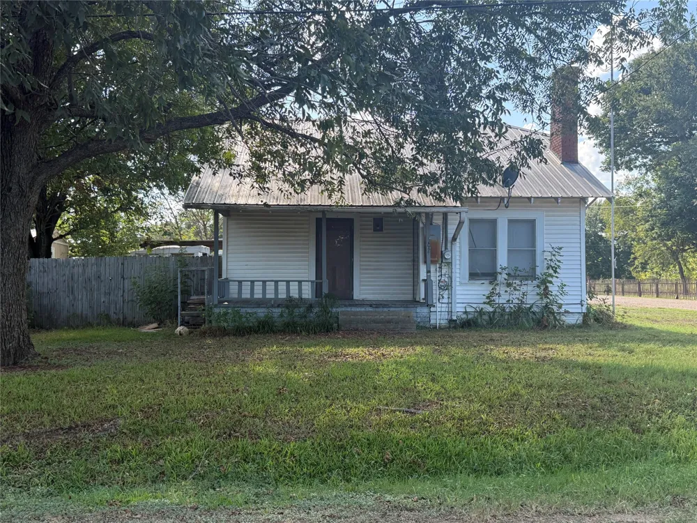 302 S Hogg Street Streetman, TX 75859
