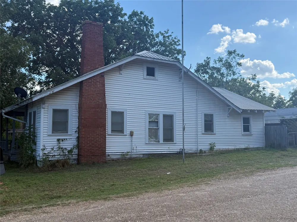 302 S Hogg Street Streetman, TX 75859