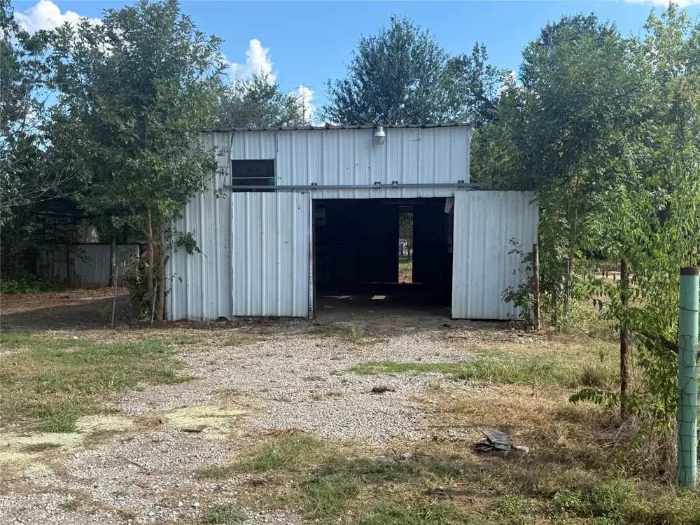 302 S Hogg Street Streetman, TX 75859