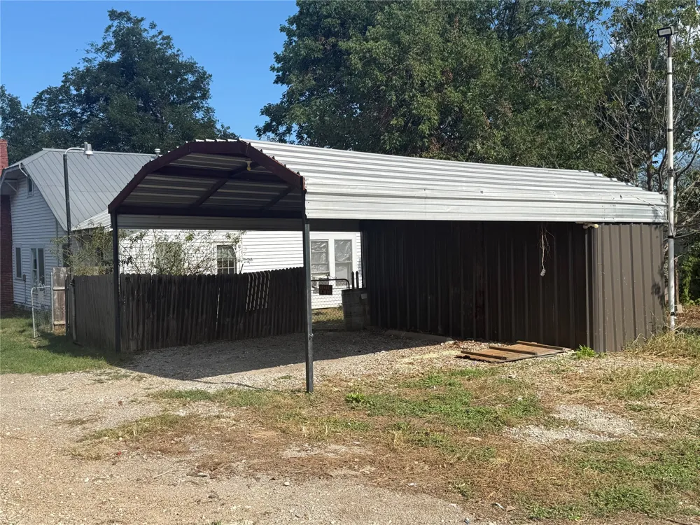 302 S Hogg Street Streetman, TX 75859