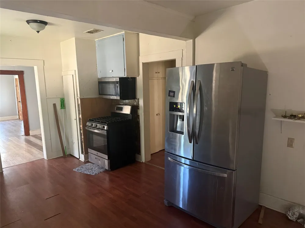 302 S Hogg Street Streetman, TX 75859