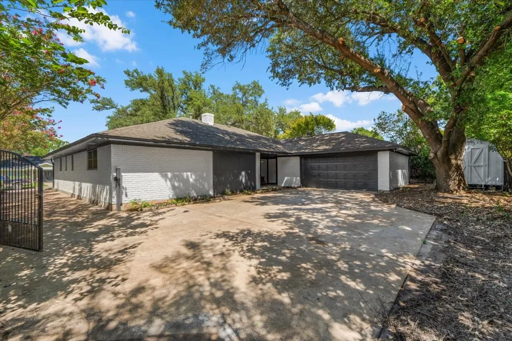 1804 Kingsborough Drive Arlington, TX 76015
