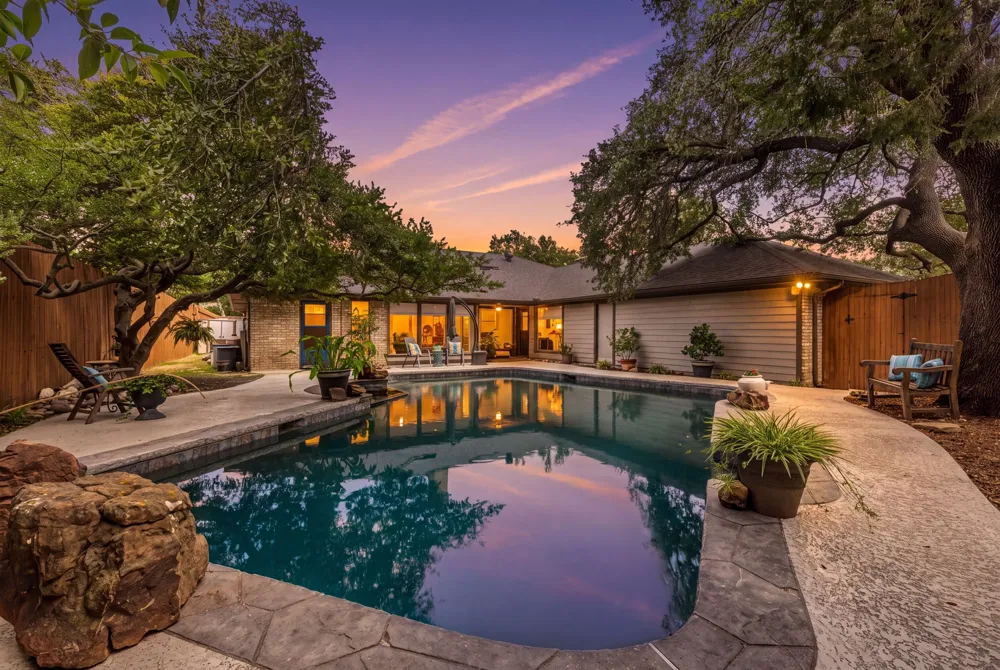 6803 Fernshaw Drive Dallas, TX 75248
