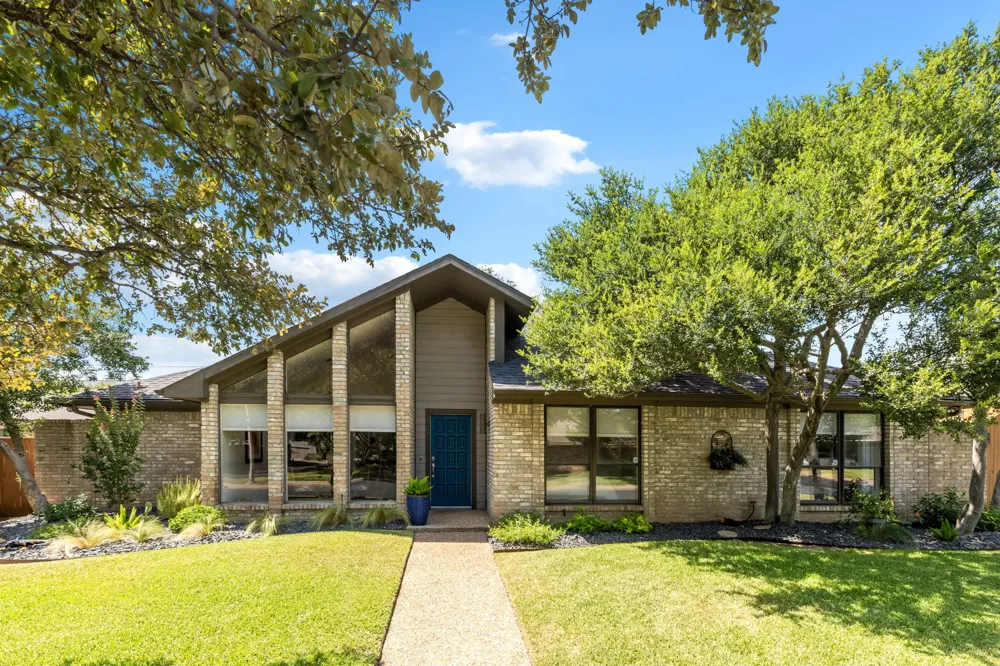 6803 Fernshaw Drive Dallas, TX 75248