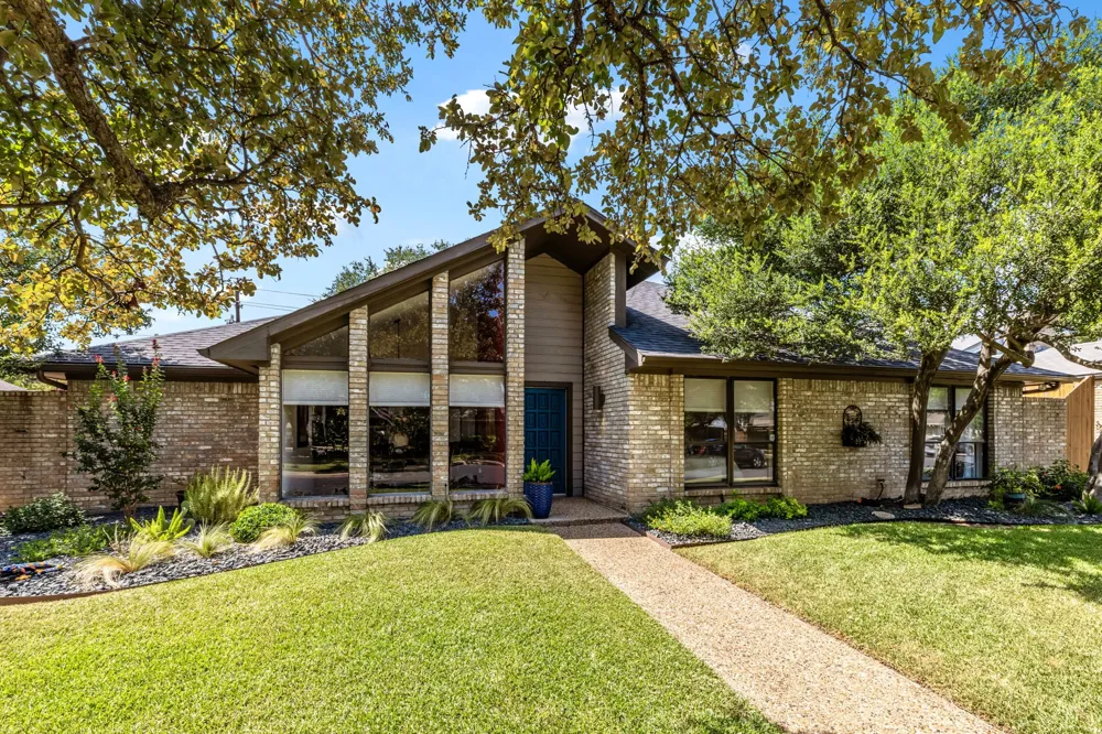 6803 Fernshaw Drive Dallas, TX 75248