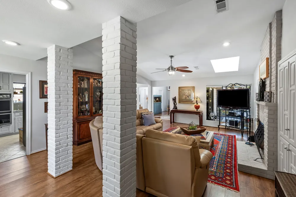 6803 Fernshaw Drive Dallas, TX 75248
