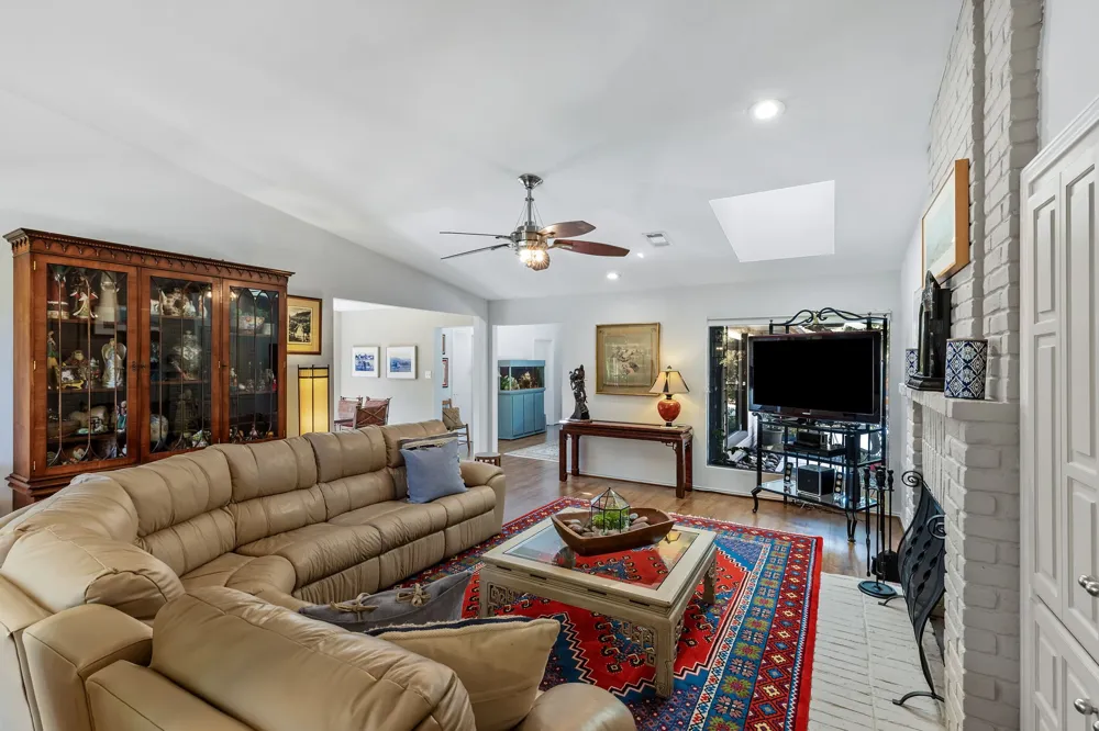 6803 Fernshaw Drive Dallas, TX 75248