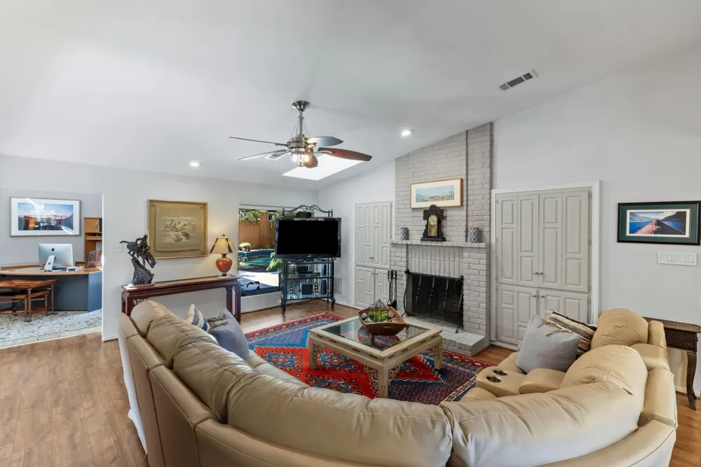 6803 Fernshaw Drive Dallas, TX 75248