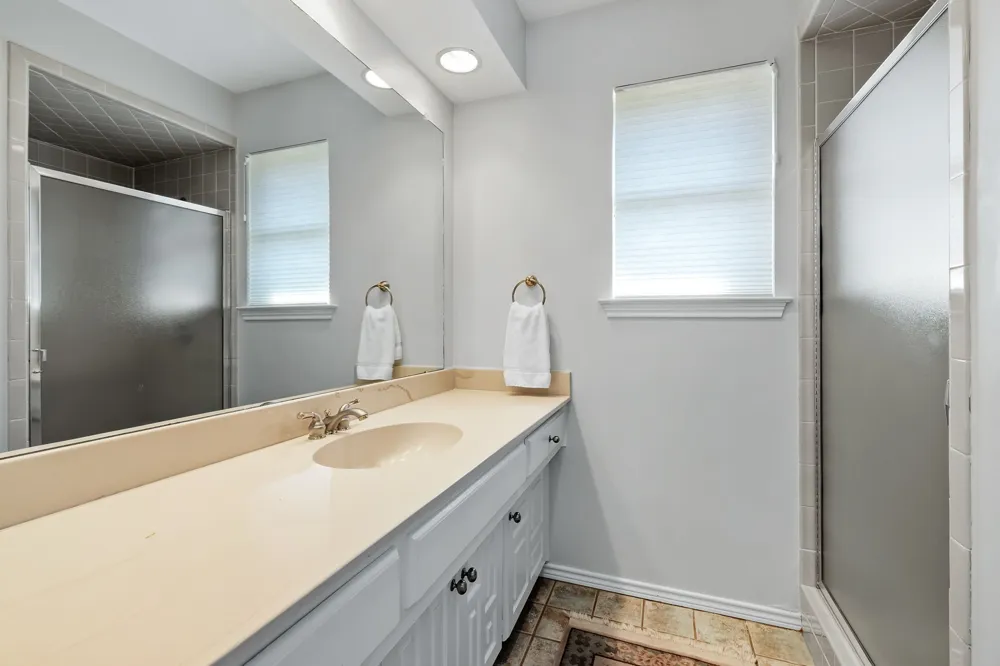 6803 Fernshaw Drive Dallas, TX 75248