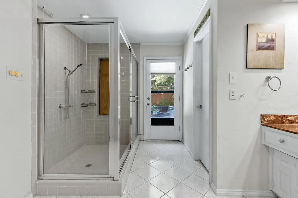 6803 Fernshaw Drive Dallas, TX 75248