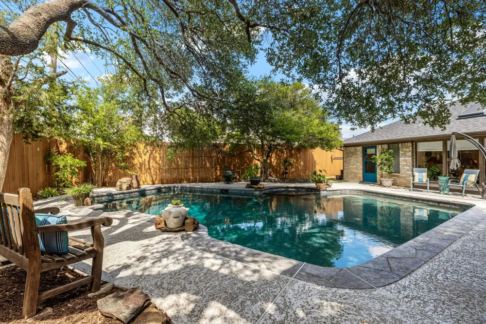 6803 Fernshaw Drive Dallas, TX 75248
