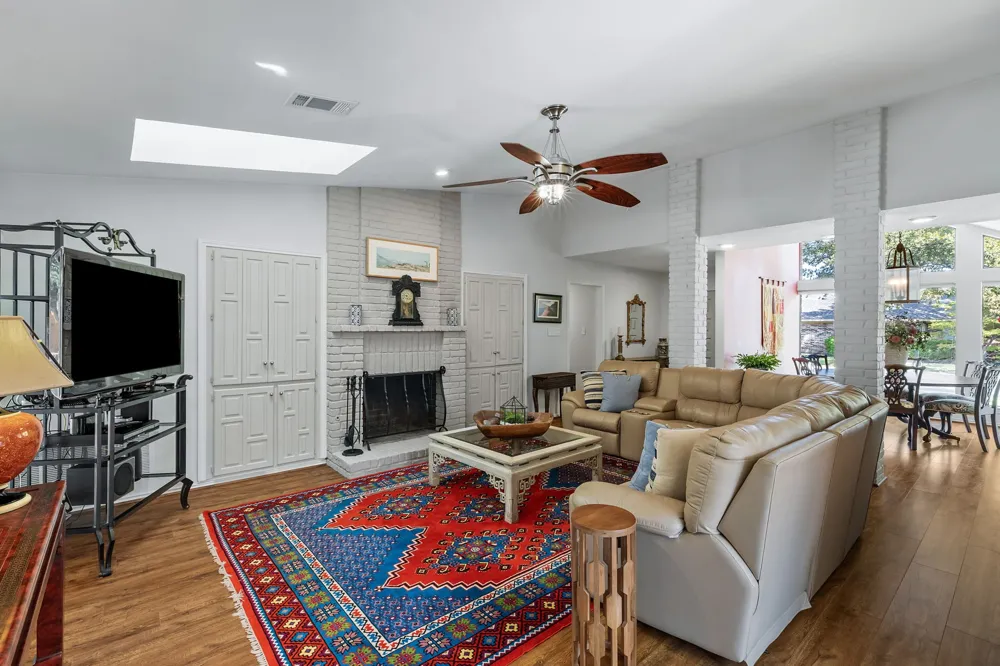 6803 Fernshaw Drive Dallas, TX 75248