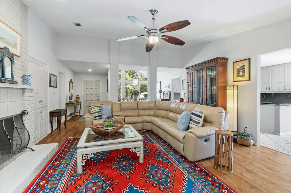 6803 Fernshaw Drive Dallas, TX 75248