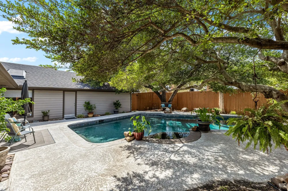 6803 Fernshaw Drive Dallas, TX 75248