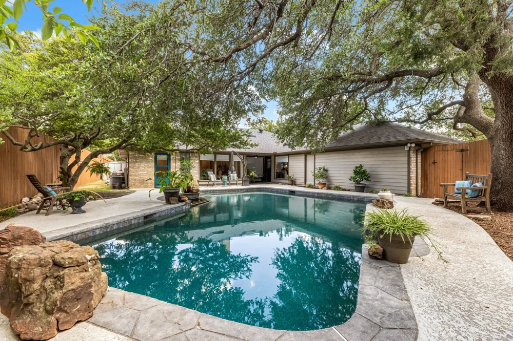 6803 Fernshaw Drive Dallas, TX 75248