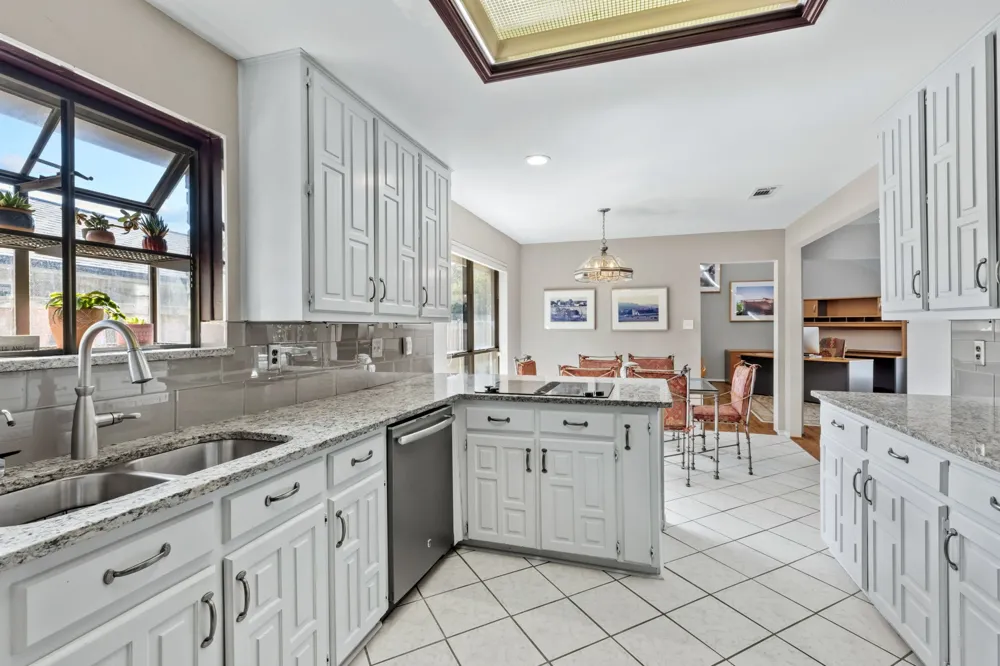 6803 Fernshaw Drive Dallas, TX 75248