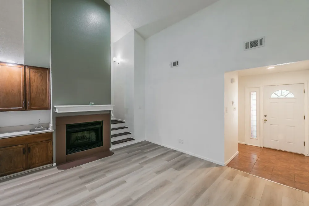 611 Lost Springs Court #B Arlington, TX 76012