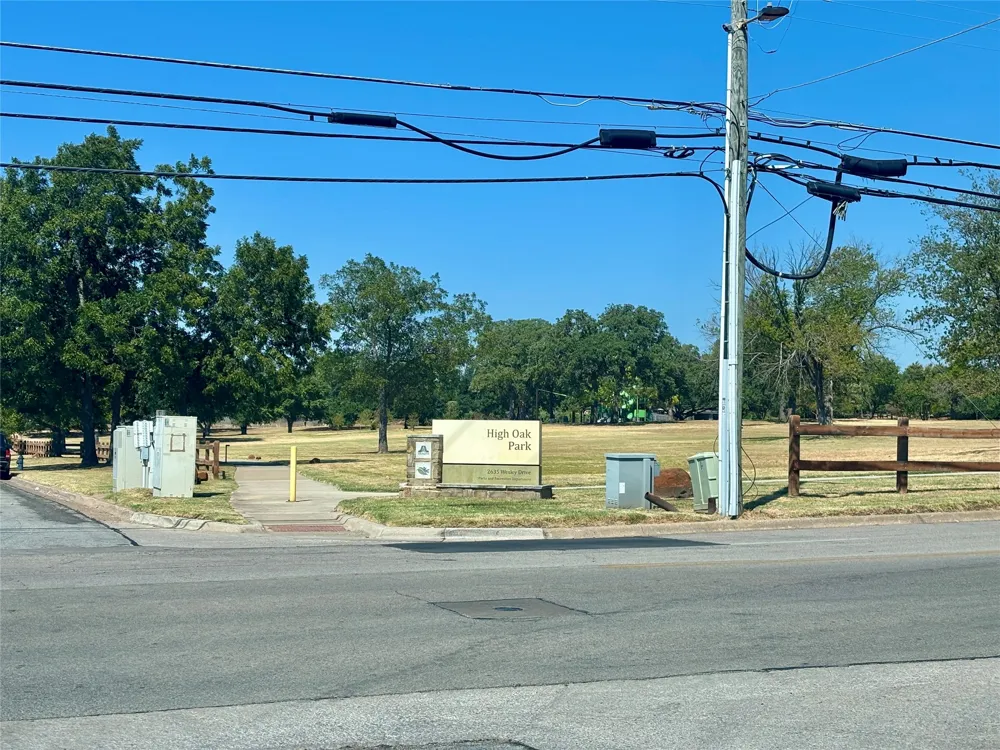 611 Lost Springs Court #B Arlington, TX 76012