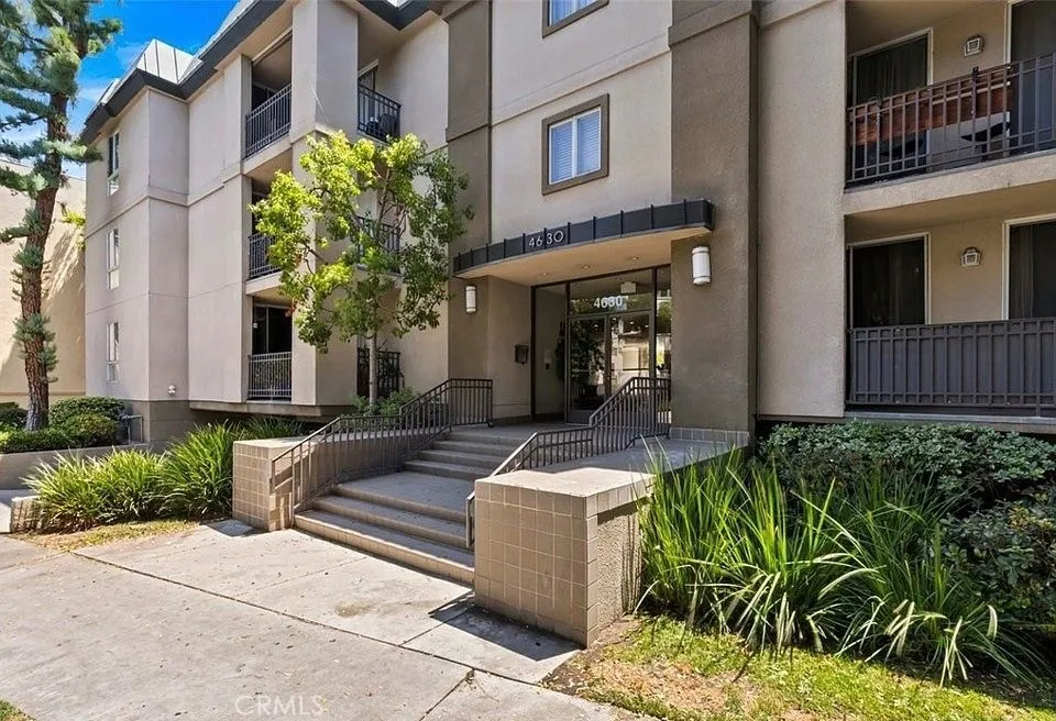 4630 Willis #305 Sherman Oaks, CA 91403