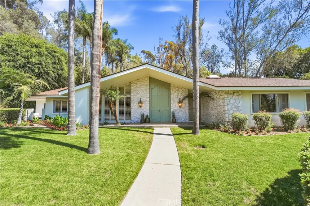 7810 Elden Whittier, CA 90602