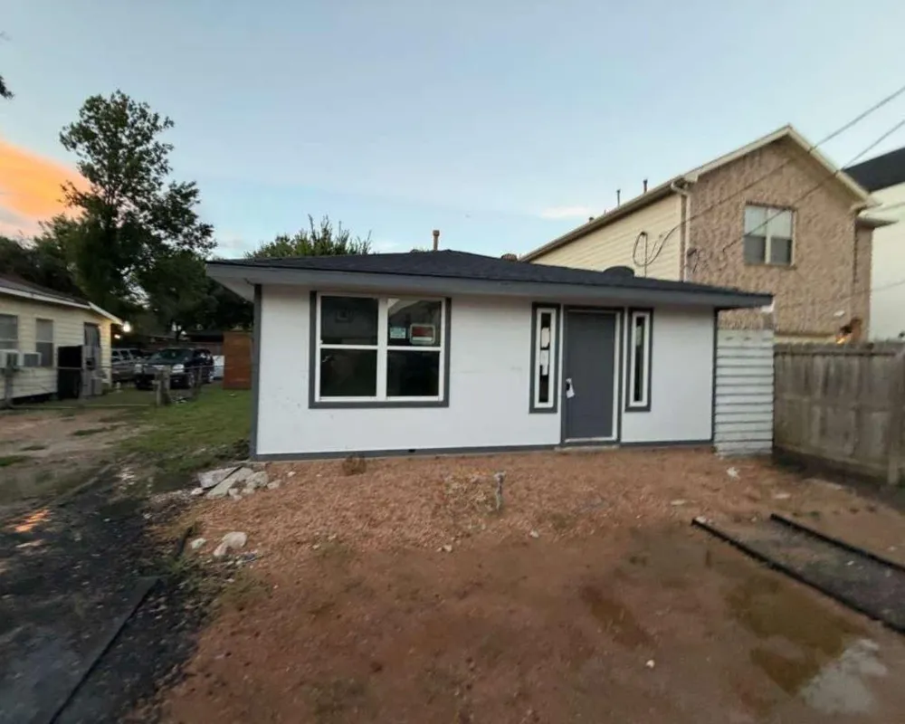 820 E 38th Street Houston, TX 77022