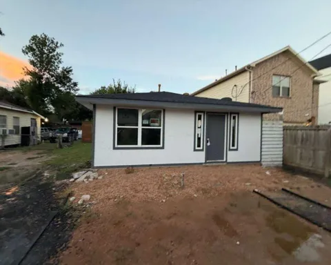 820 E 38th Street