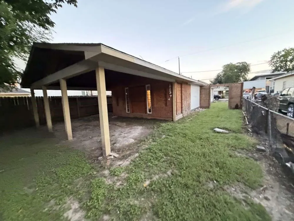 820 E 38th Street Houston, TX 77022