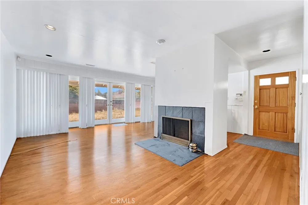 6812 E La Marimba Long Beach, CA 90815