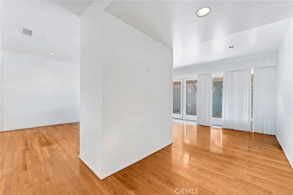 6812 E La Marimba Long Beach, CA 90815